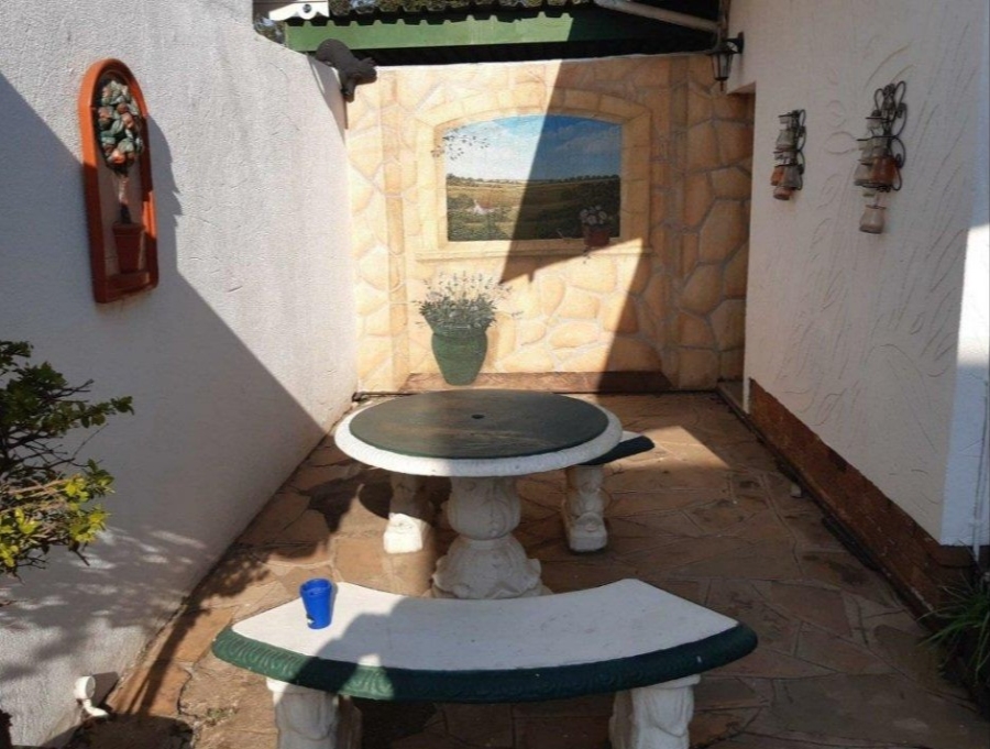 Commercial Property for Sale in Fairlead Gauteng