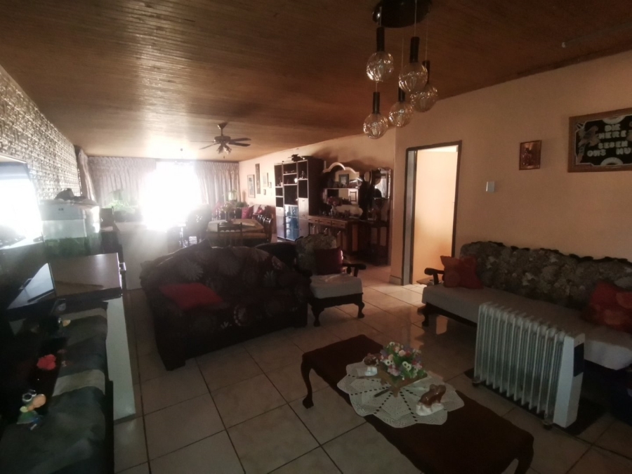 4 Bedroom Property for Sale in Mullerstuine Gauteng