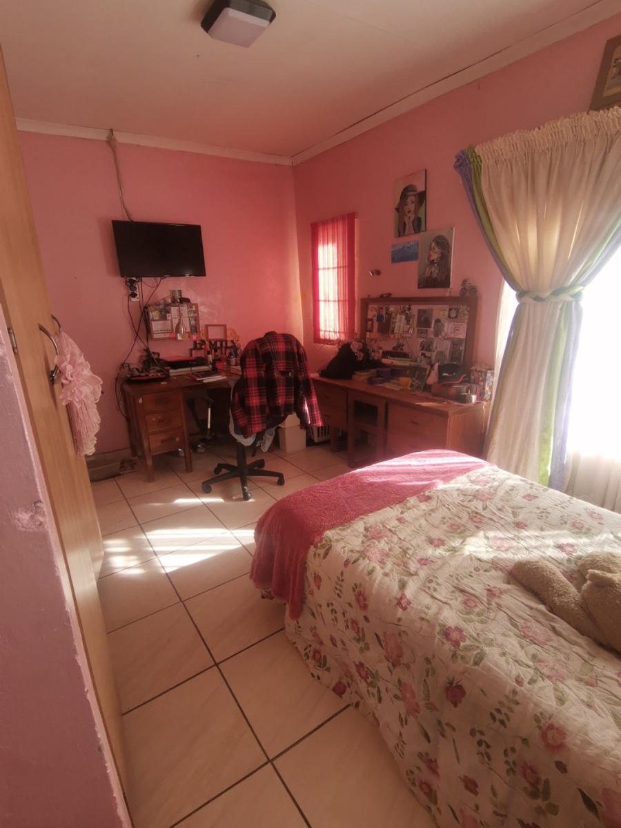 4 Bedroom Property for Sale in Mullerstuine Gauteng