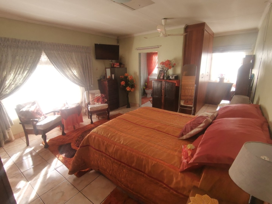 4 Bedroom Property for Sale in Mullerstuine Gauteng