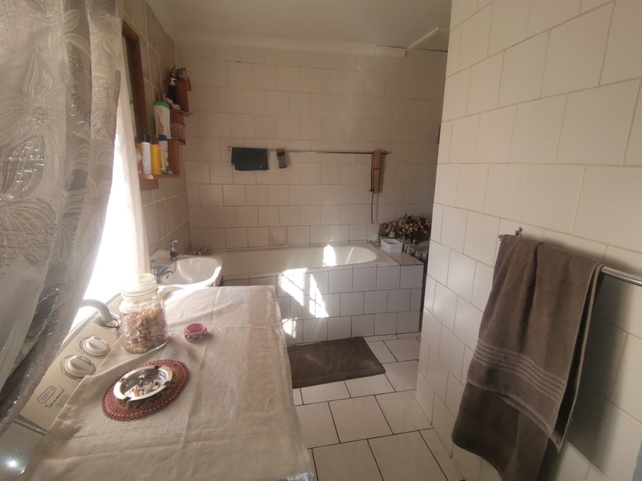 4 Bedroom Property for Sale in Mullerstuine Gauteng