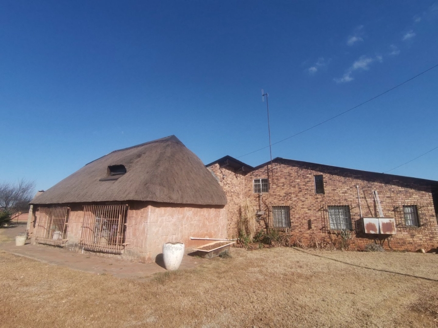 4 Bedroom Property for Sale in Mullerstuine Gauteng