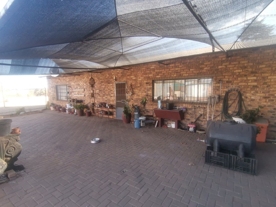 4 Bedroom Property for Sale in Mullerstuine Gauteng