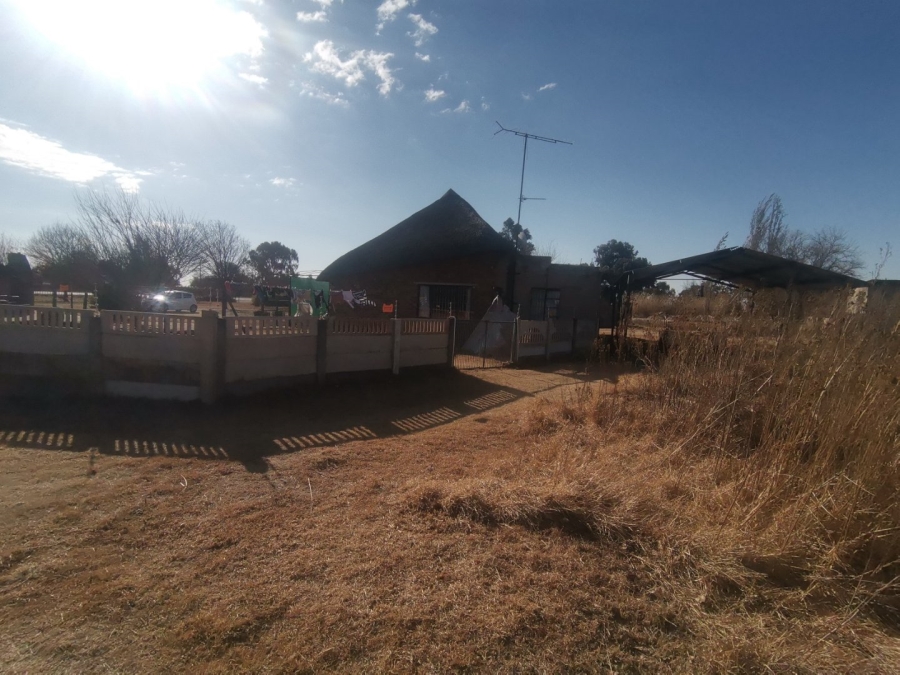 4 Bedroom Property for Sale in Mullerstuine Gauteng
