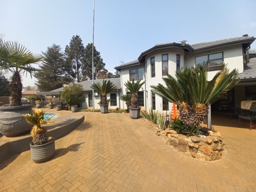 8 Bedroom Property for Sale in Mantevrede Gauteng