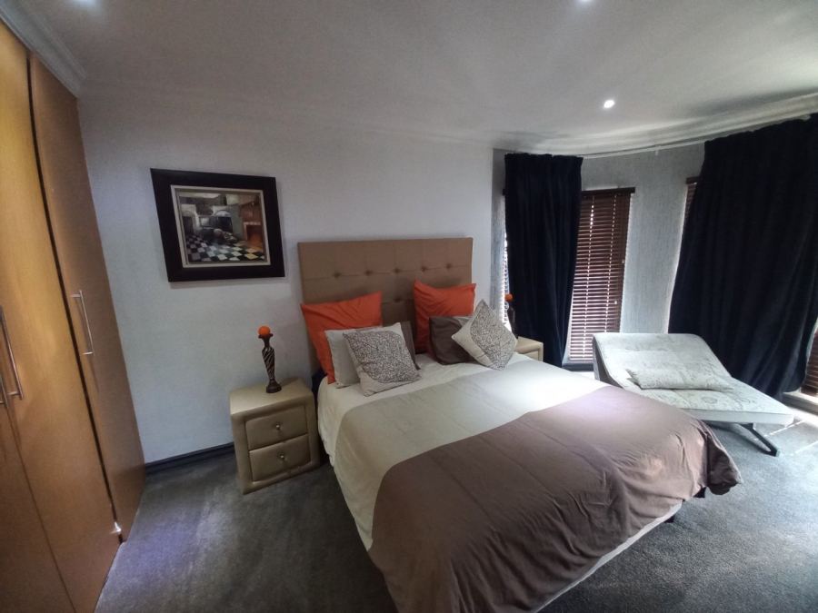 8 Bedroom Property for Sale in Mantevrede Gauteng