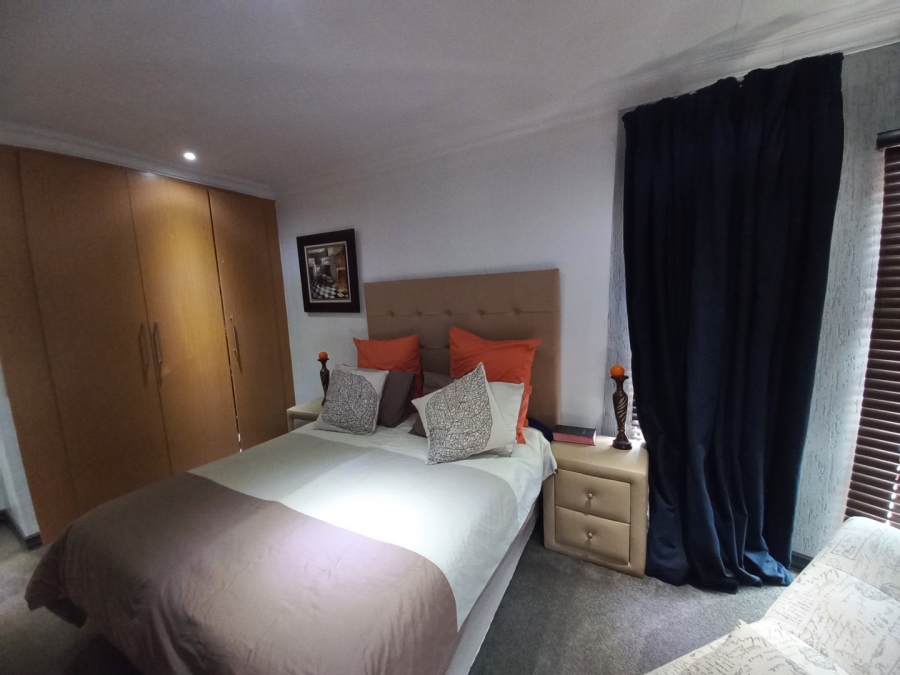 8 Bedroom Property for Sale in Mantevrede Gauteng