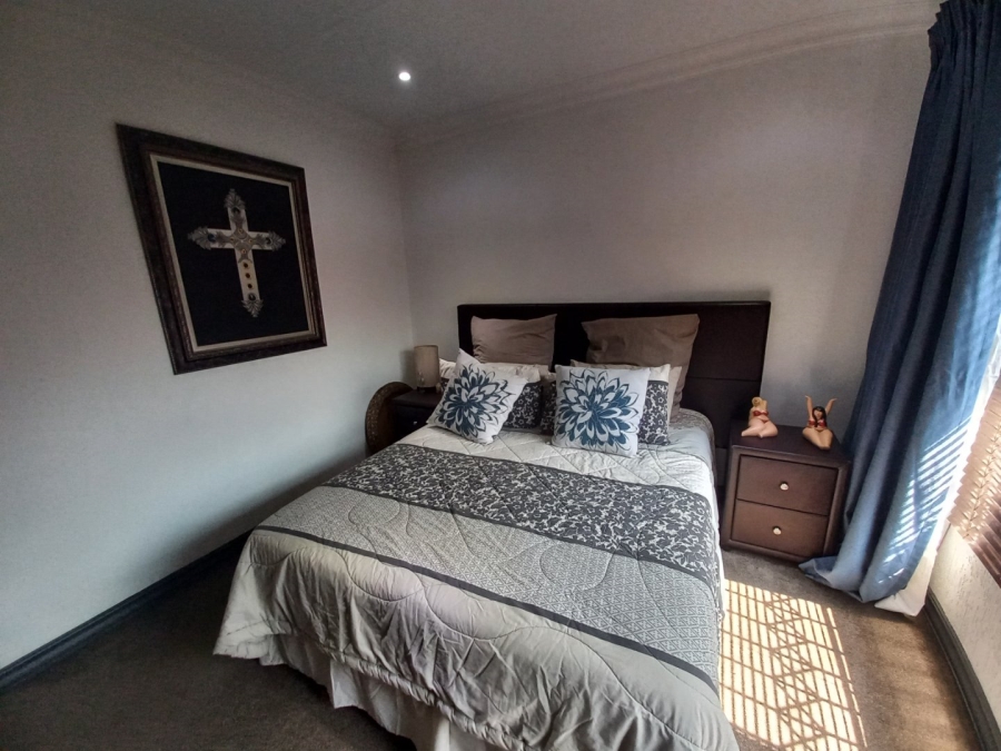 8 Bedroom Property for Sale in Mantevrede Gauteng
