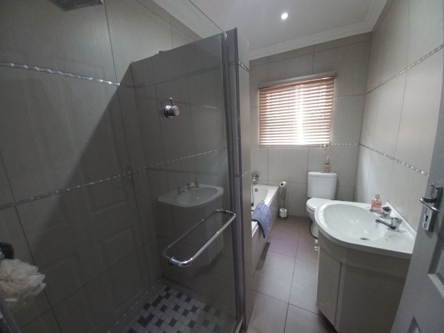 8 Bedroom Property for Sale in Mantevrede Gauteng