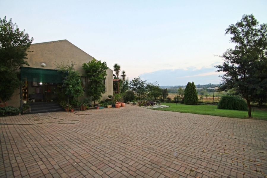 6 Bedroom Property for Sale in Lanseria Gauteng