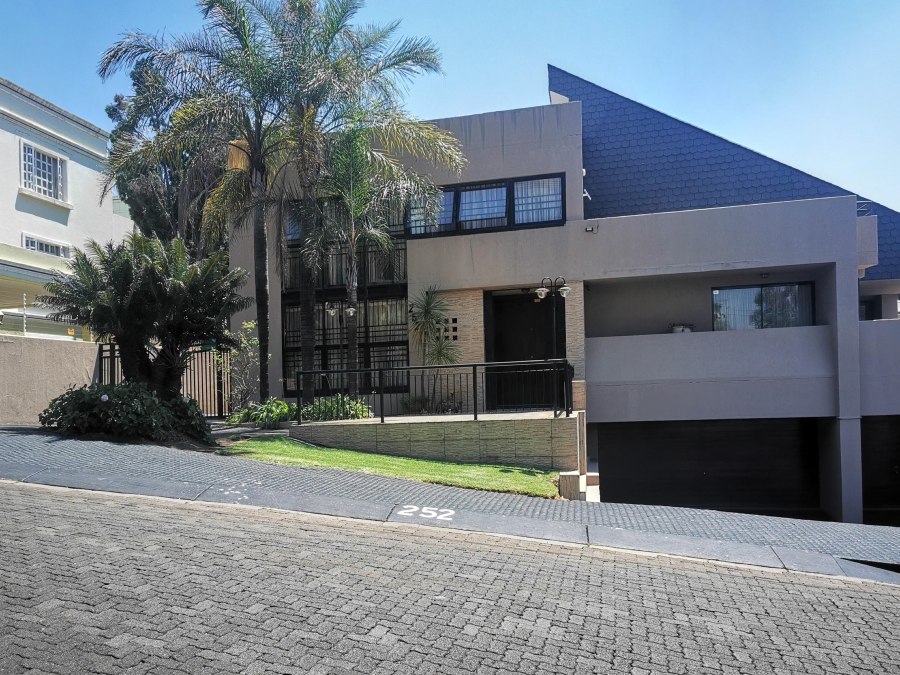 5 Bedroom Property for Sale in Laudium Gauteng