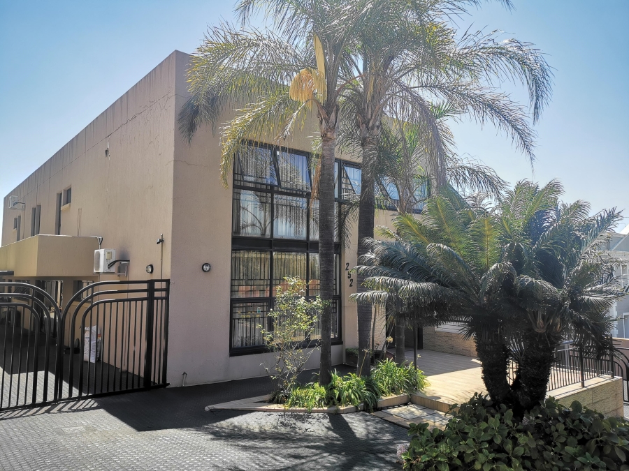 5 Bedroom Property for Sale in Laudium Gauteng