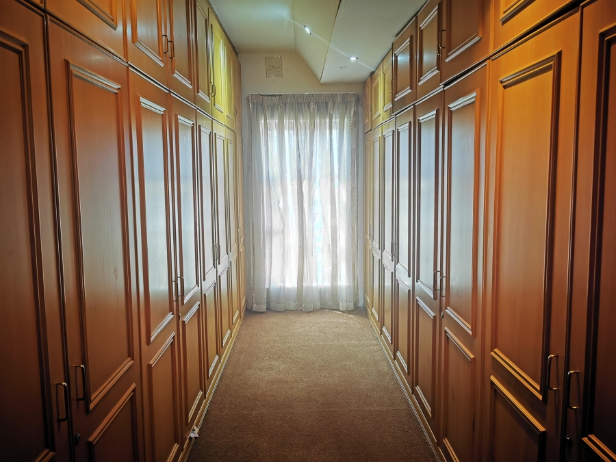 5 Bedroom Property for Sale in Laudium Gauteng