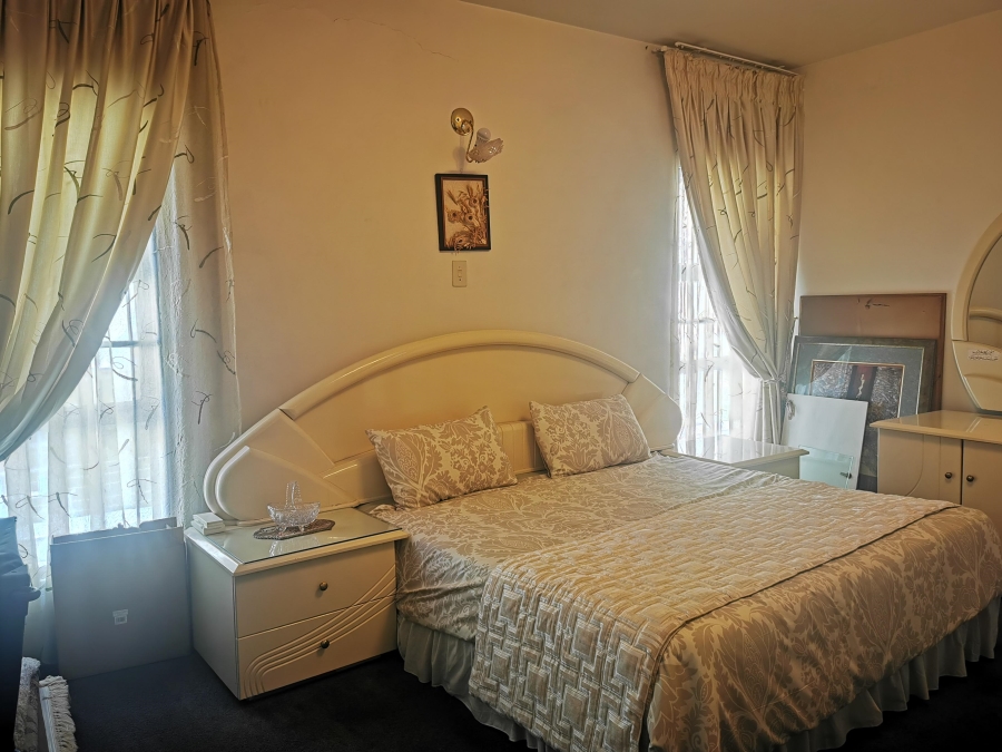 5 Bedroom Property for Sale in Laudium Gauteng