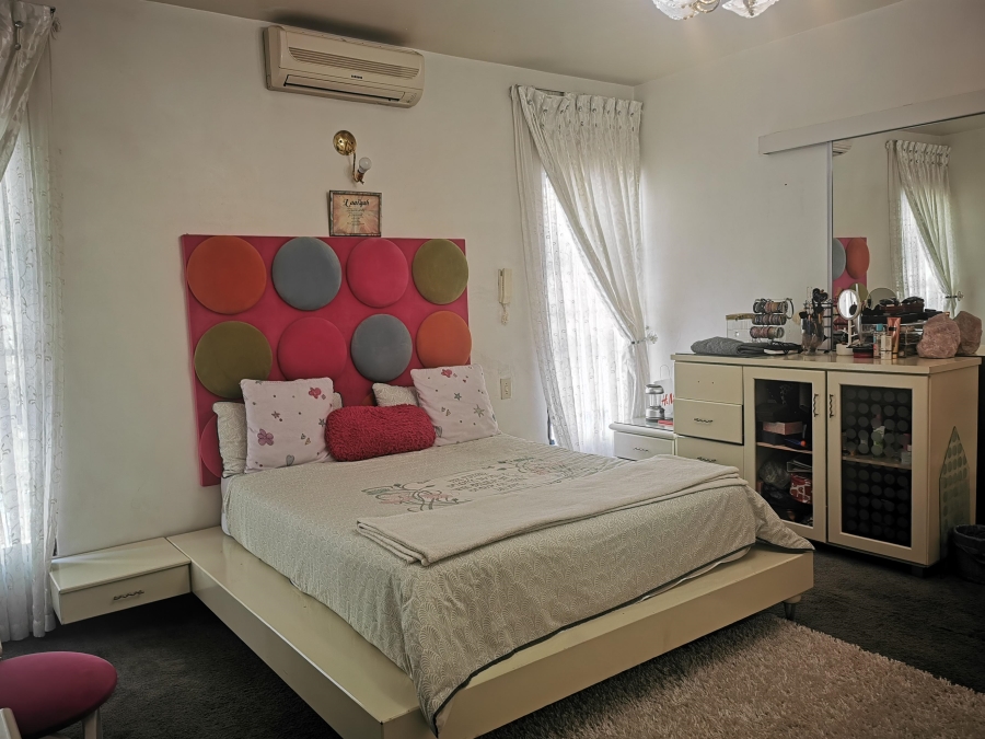 5 Bedroom Property for Sale in Laudium Gauteng