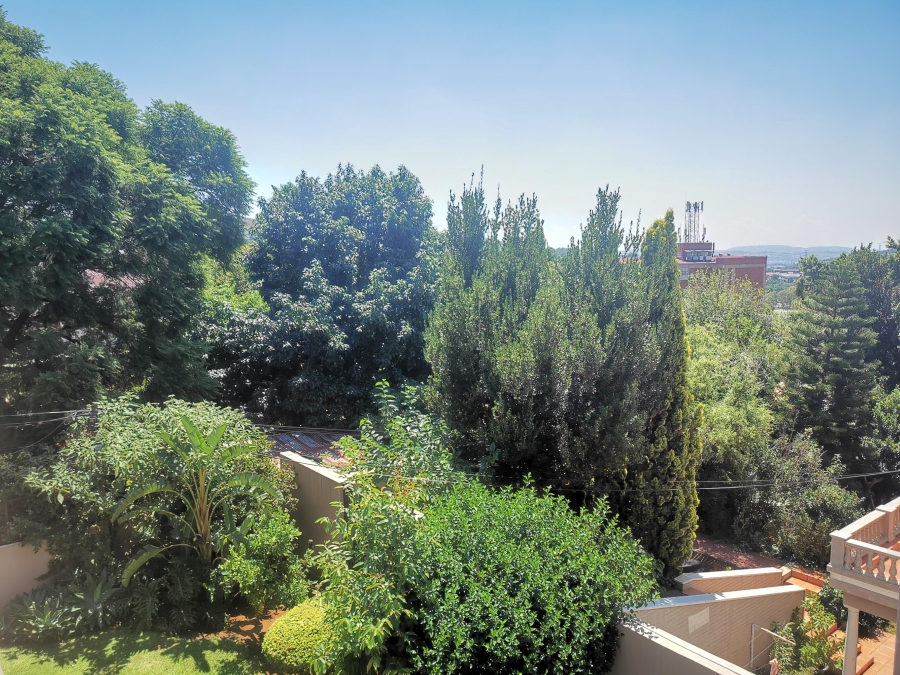 5 Bedroom Property for Sale in Laudium Gauteng