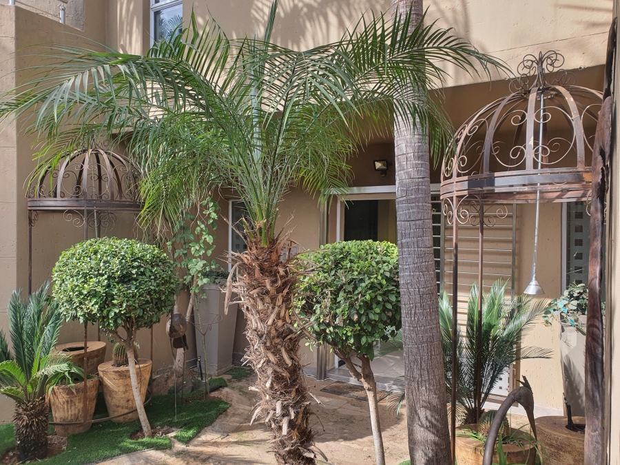 6 Bedroom Property for Sale in Laudium Gauteng