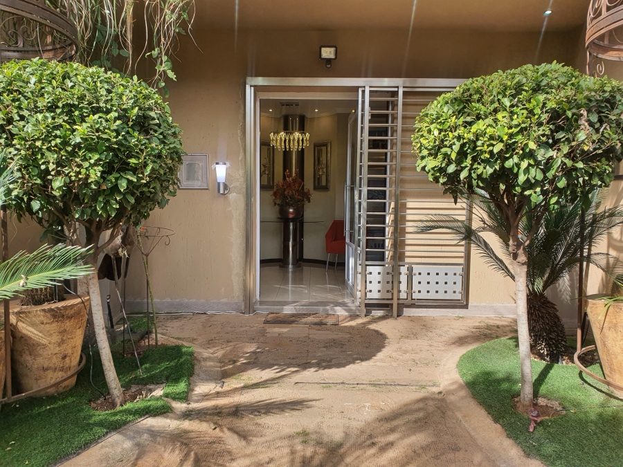 6 Bedroom Property for Sale in Laudium Gauteng