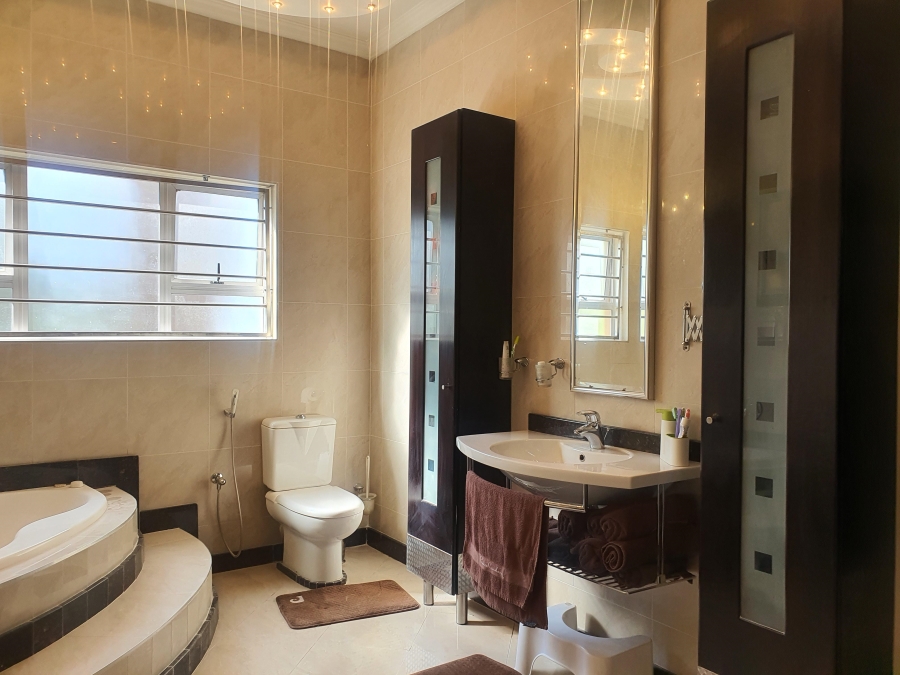 6 Bedroom Property for Sale in Laudium Gauteng