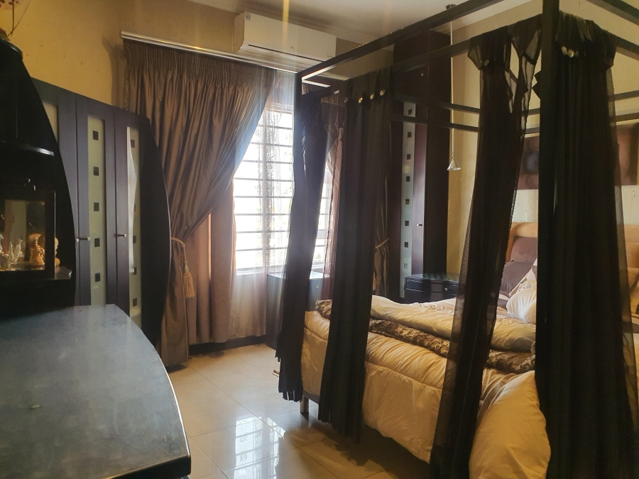 6 Bedroom Property for Sale in Laudium Gauteng