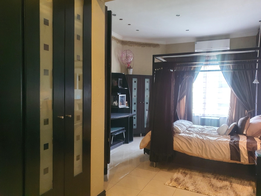 6 Bedroom Property for Sale in Laudium Gauteng