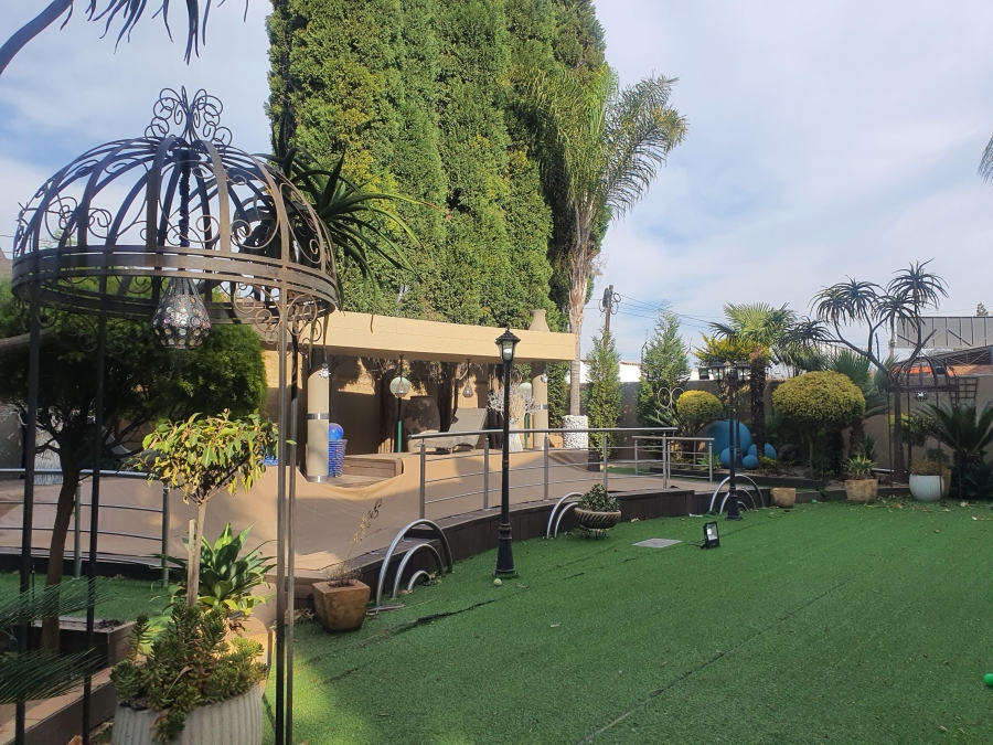 6 Bedroom Property for Sale in Laudium Gauteng
