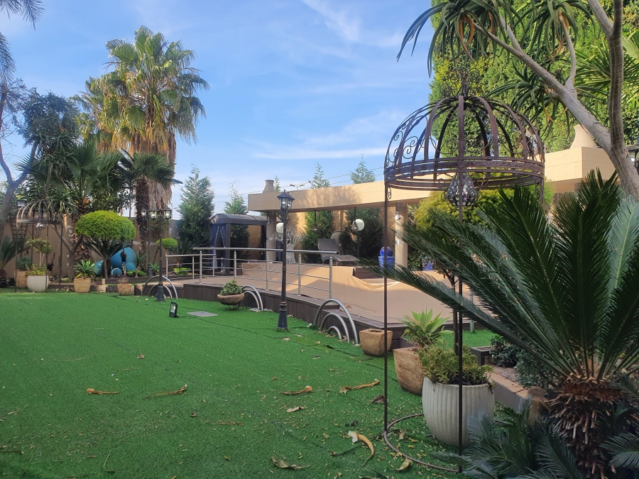 6 Bedroom Property for Sale in Laudium Gauteng