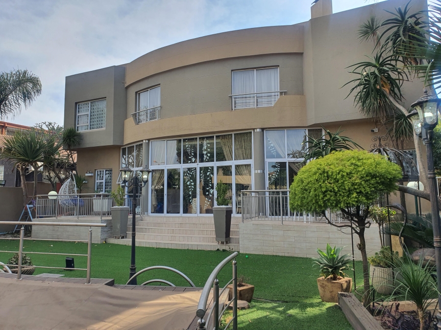 6 Bedroom Property for Sale in Laudium Gauteng