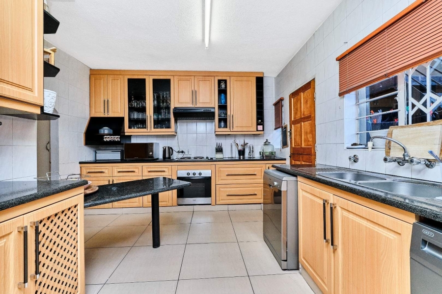 3 Bedroom Property for Sale in Corlett Gardens Gauteng