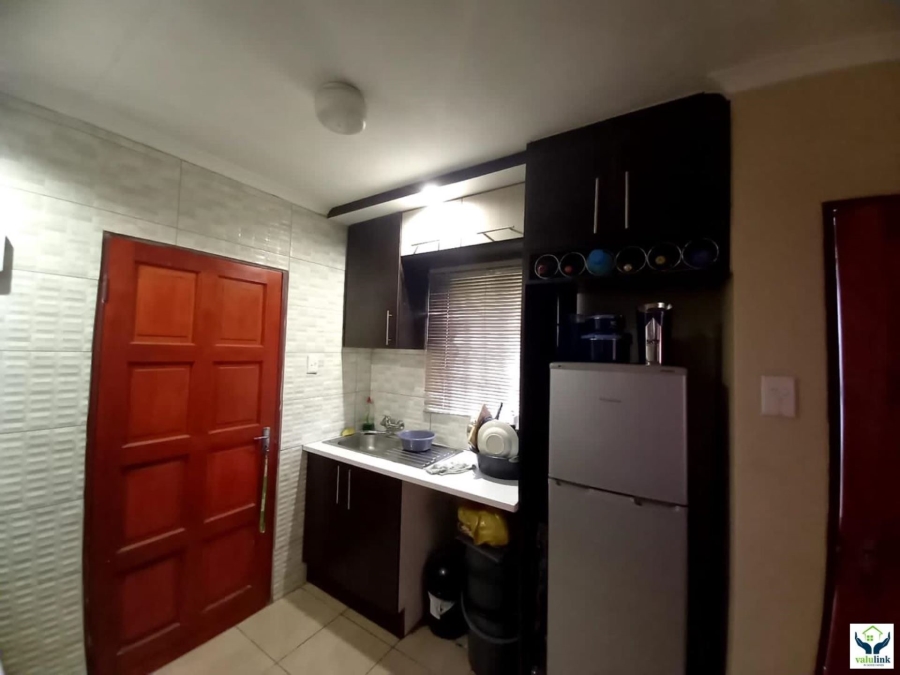 2 Bedroom Property for Sale in Clayville Gauteng