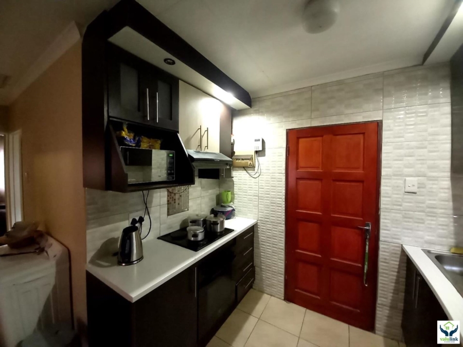 2 Bedroom Property for Sale in Clayville Gauteng