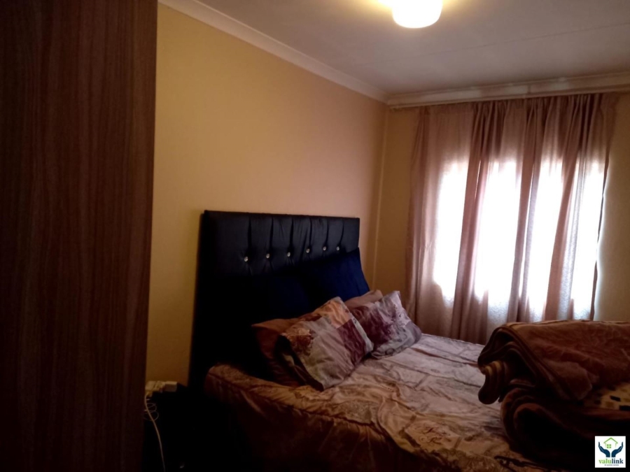 2 Bedroom Property for Sale in Clayville Gauteng