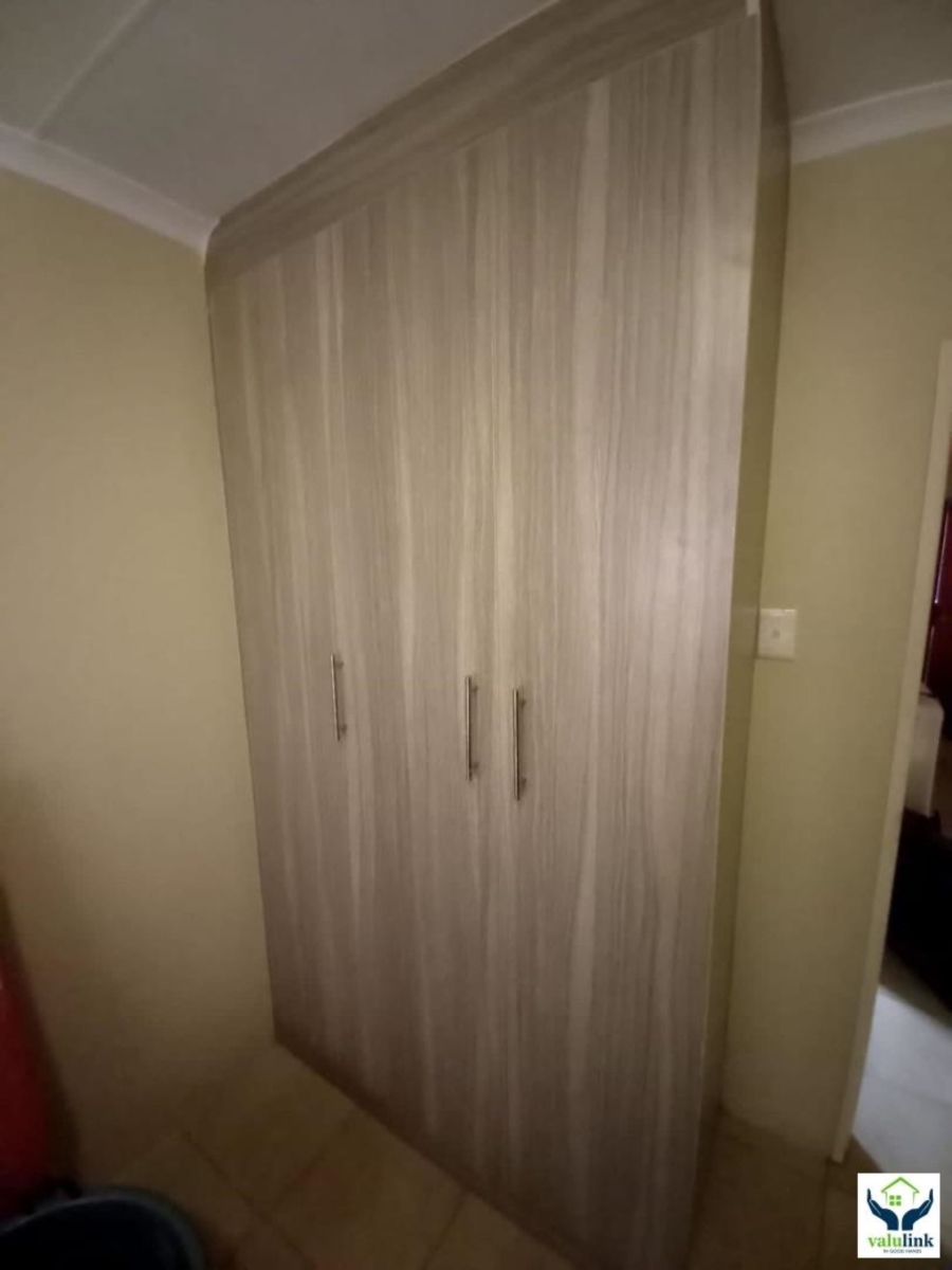2 Bedroom Property for Sale in Clayville Gauteng