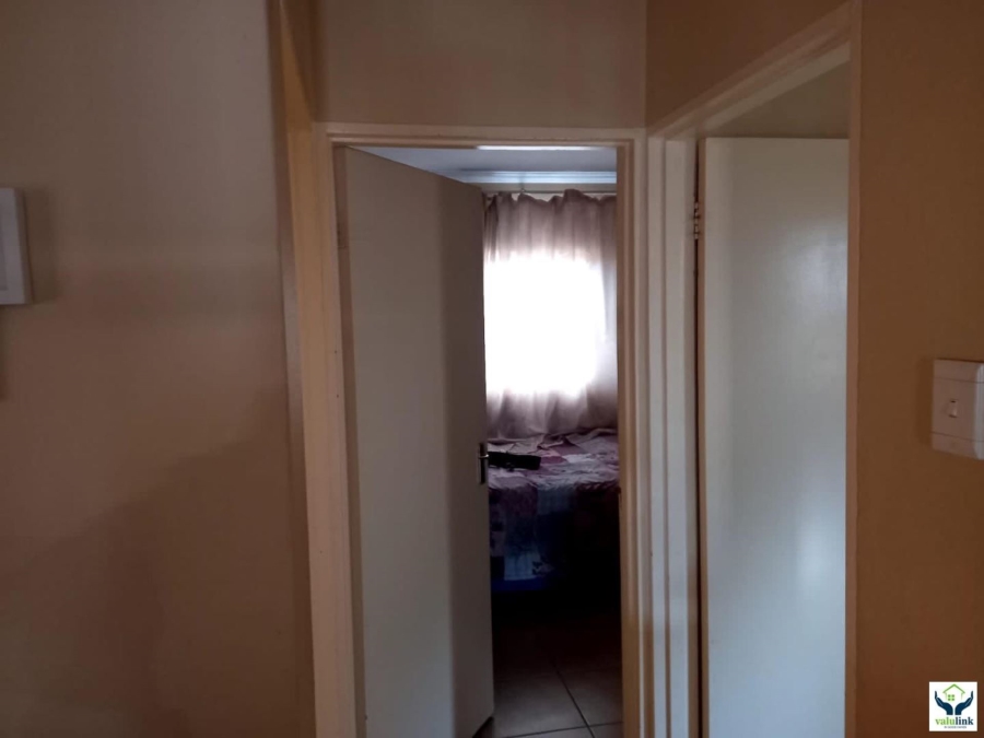 2 Bedroom Property for Sale in Clayville Gauteng