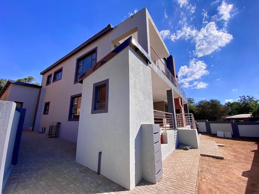 5 Bedroom Property for Sale in Montana Gauteng