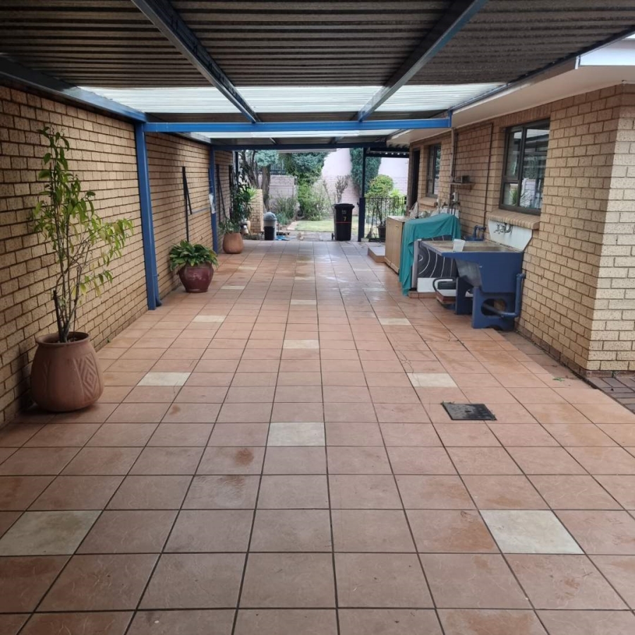 4 Bedroom Property for Sale in Lenasia Gauteng