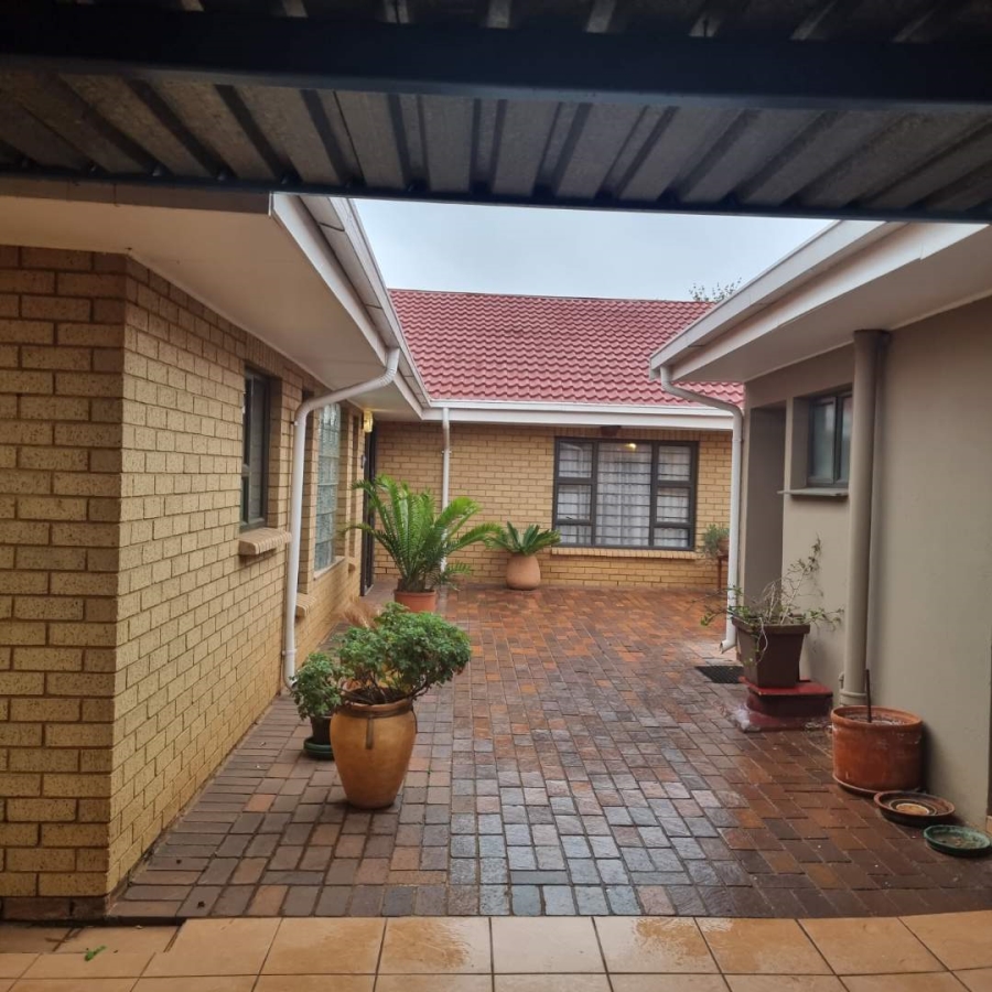 4 Bedroom Property for Sale in Lenasia Gauteng