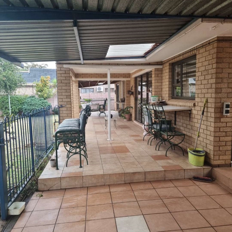 4 Bedroom Property for Sale in Lenasia Gauteng