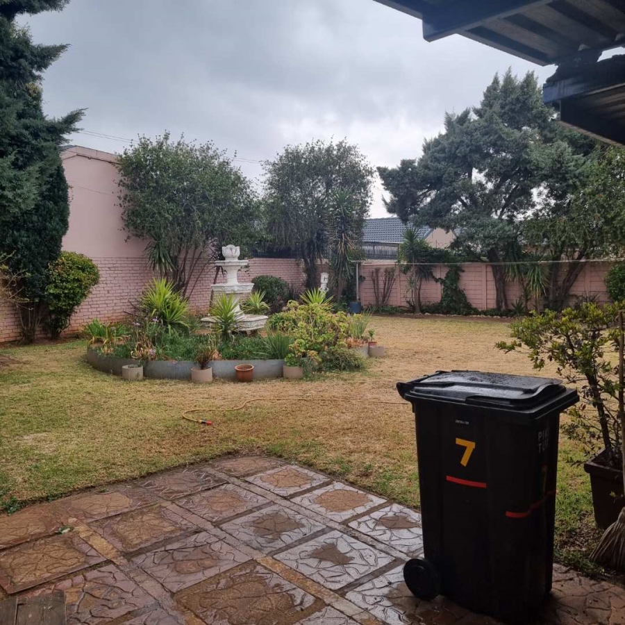 4 Bedroom Property for Sale in Lenasia Gauteng