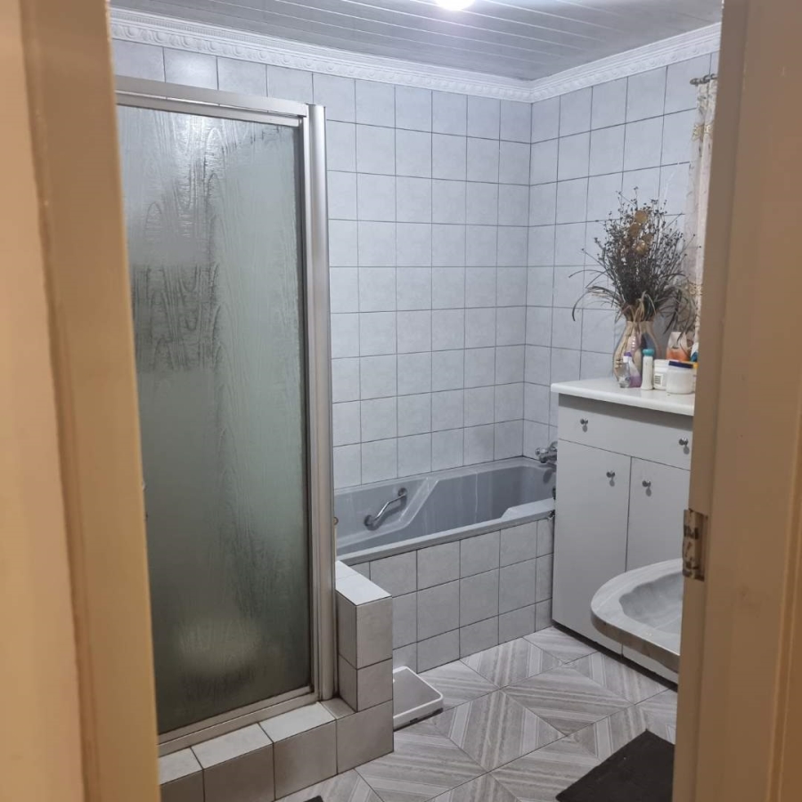 4 Bedroom Property for Sale in Lenasia Gauteng