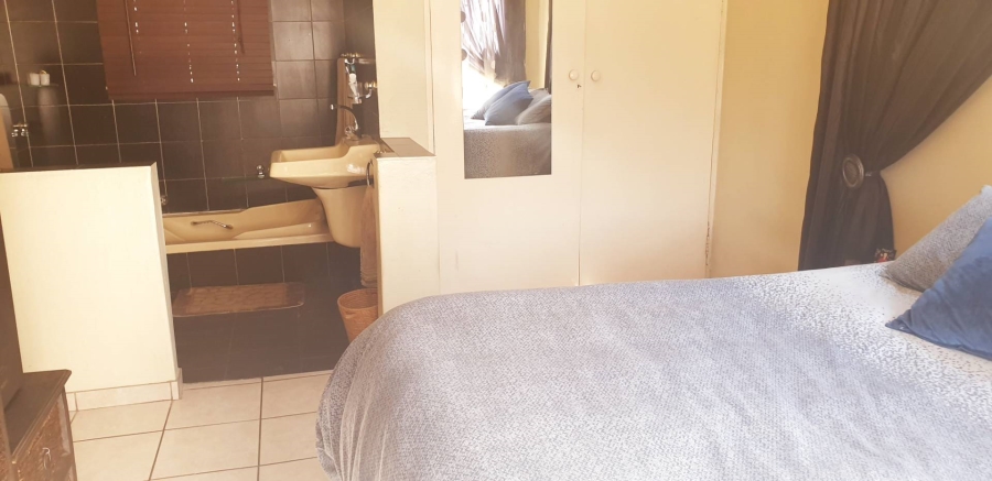 3 Bedroom Property for Sale in Brackendowns Gauteng