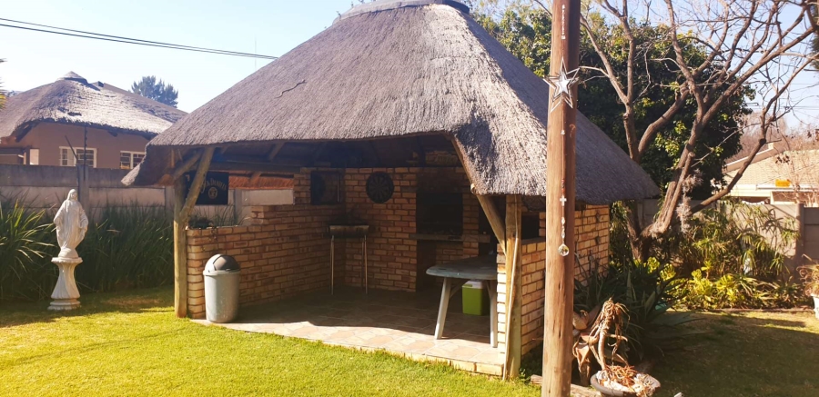 3 Bedroom Property for Sale in Brackendowns Gauteng