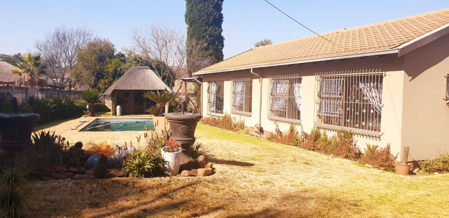 3 Bedroom Property for Sale in Brackendowns Gauteng