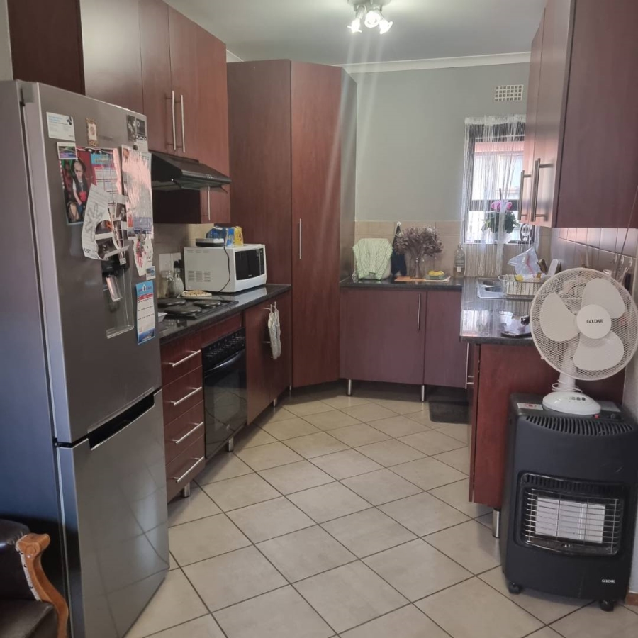 2 Bedroom Property for Sale in Albertsdal Gauteng