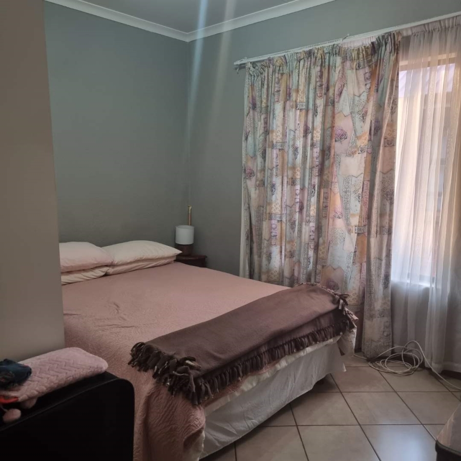 2 Bedroom Property for Sale in Albertsdal Gauteng