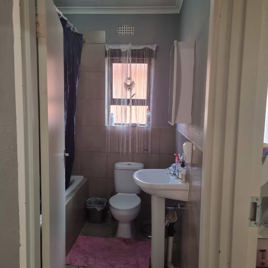 2 Bedroom Property for Sale in Albertsdal Gauteng