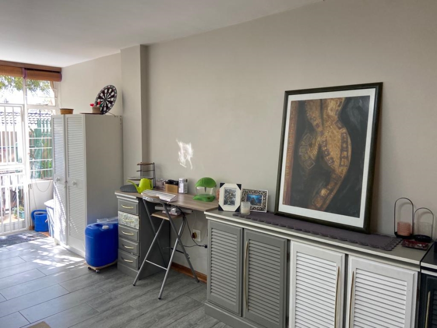 To Let 2 Bedroom Property for Rent in Hurlpark Gauteng