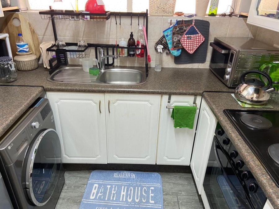 To Let 2 Bedroom Property for Rent in Hurlpark Gauteng