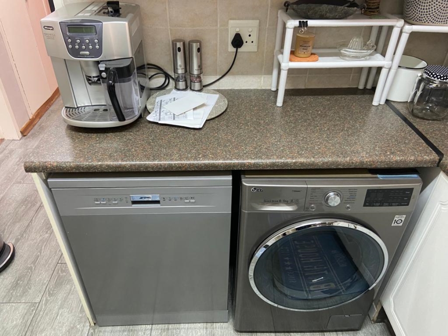 To Let 2 Bedroom Property for Rent in Hurlpark Gauteng