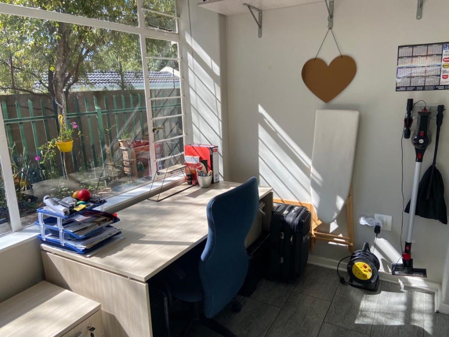 To Let 2 Bedroom Property for Rent in Hurlpark Gauteng